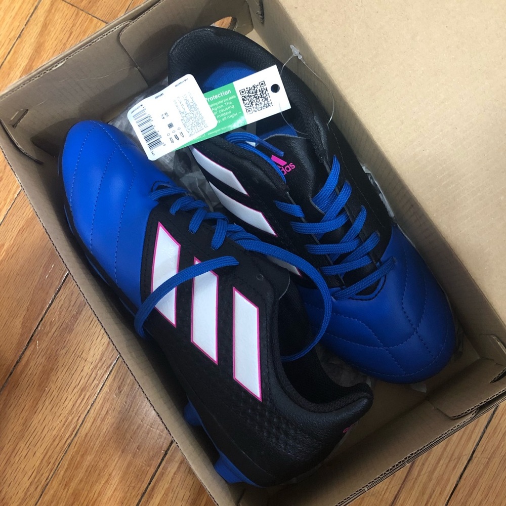 Adidas soccer cleats 4.5 boys